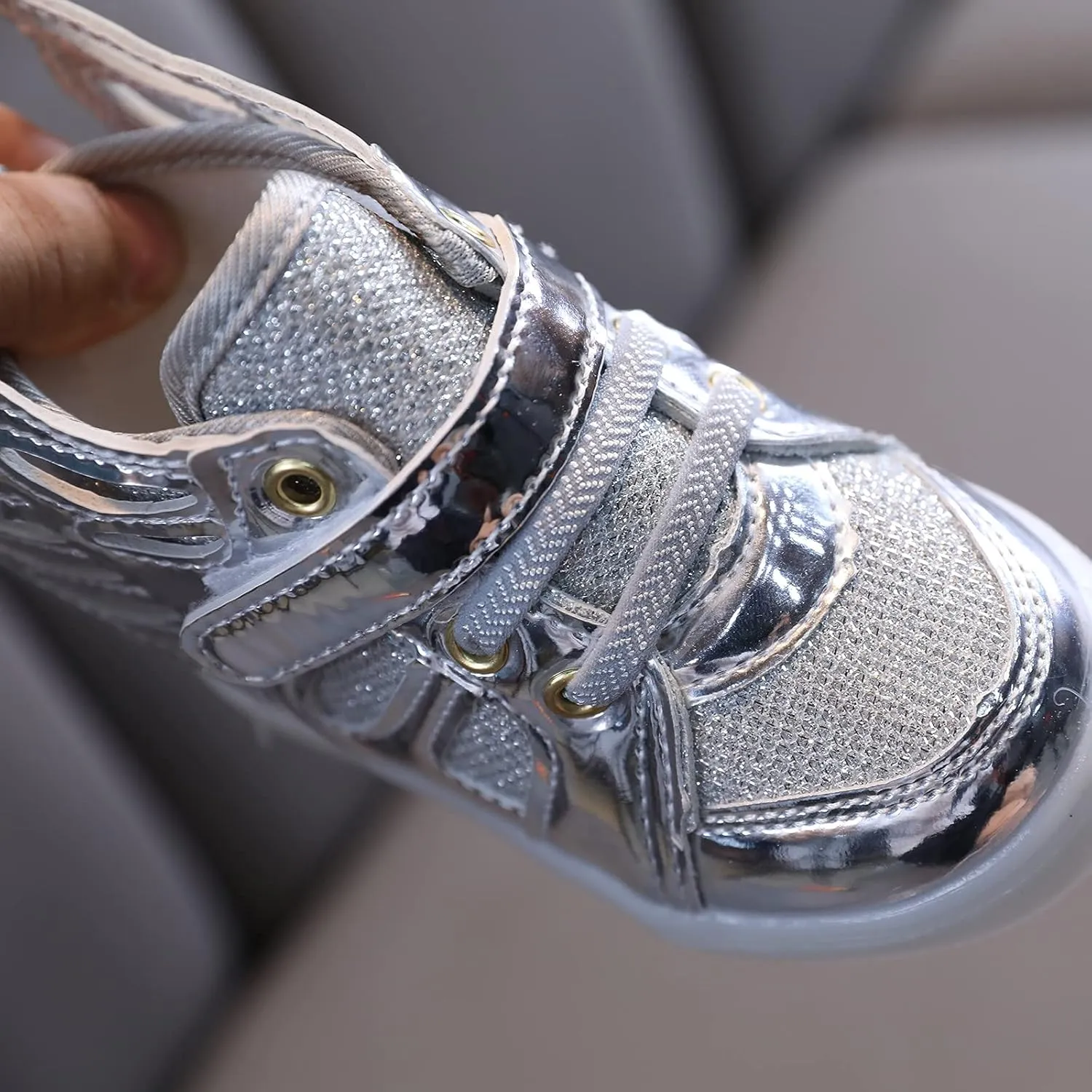 Little Kid Boys Girls 3 Colors LED Light Luminous Sports Shoes Toddler Sneakers Athletic Wings Trainers High-top Shoes